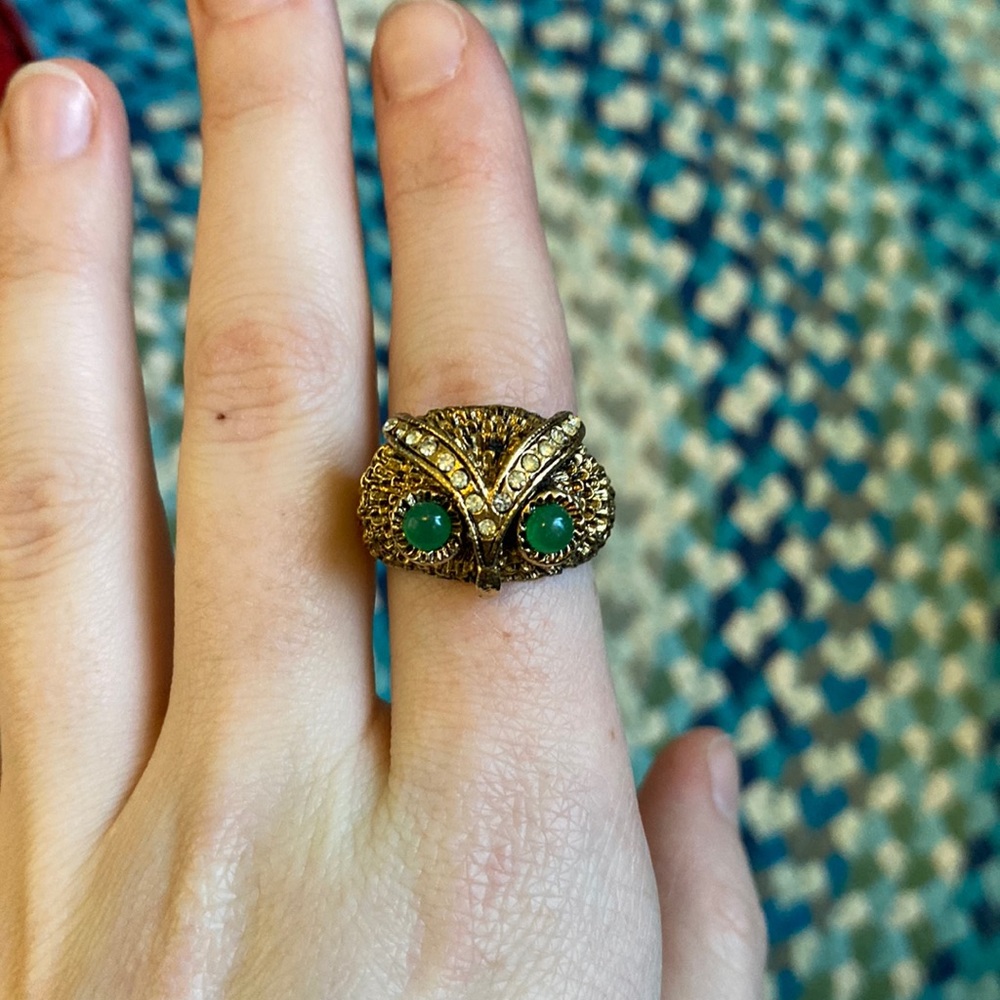 VTG Green eyed owl ring with faux diamond eye brows - vintage costume jewelry